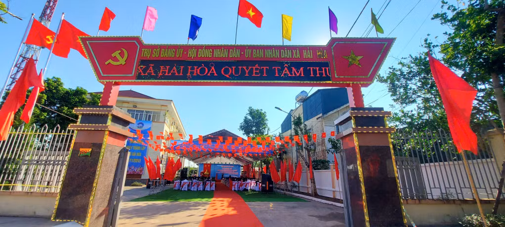 Tại TP Cẩm Phả, theo Nghị quyết nhập nguyên trạng xã Cẩm Hải và xã Cộng Hoà thành một đơn vị hành chính mới, lấy tên là xã Hải Hoà.