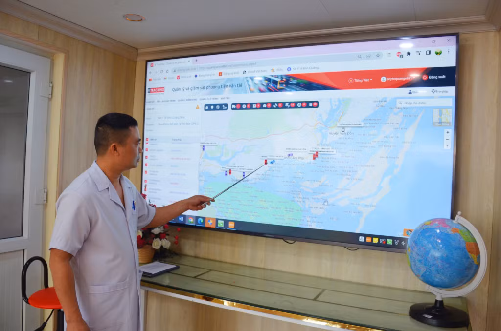 Tất cả các xe cứu thương trong tỉnh đều được gắn hệ thống định vị GPS và hiển thị trên màn hình lớn đặt tại Trung tâm Vận chuyển cấp cứu 115.