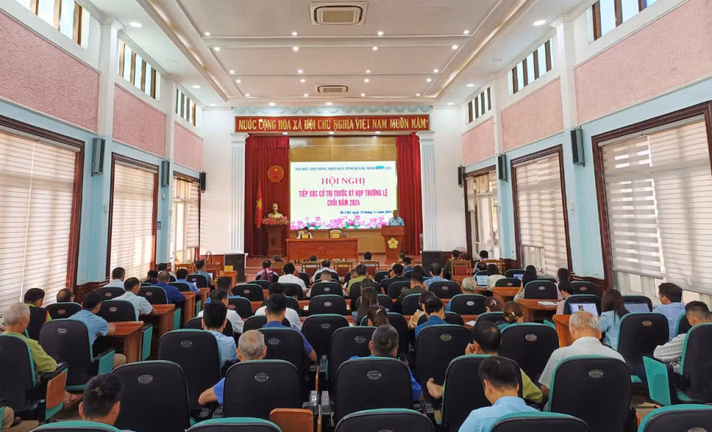Quang cảnh hội nghị tiếp xúc cử tri tại huyện Ba Chẽ.