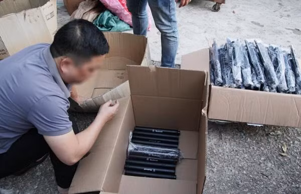 Thu giữ hàng trăm linh kiện súng hơi tại xưởng cơ khí Glotech ở Thái Nguyên. Ảnh: Công an tỉnh Thái Nguyên.