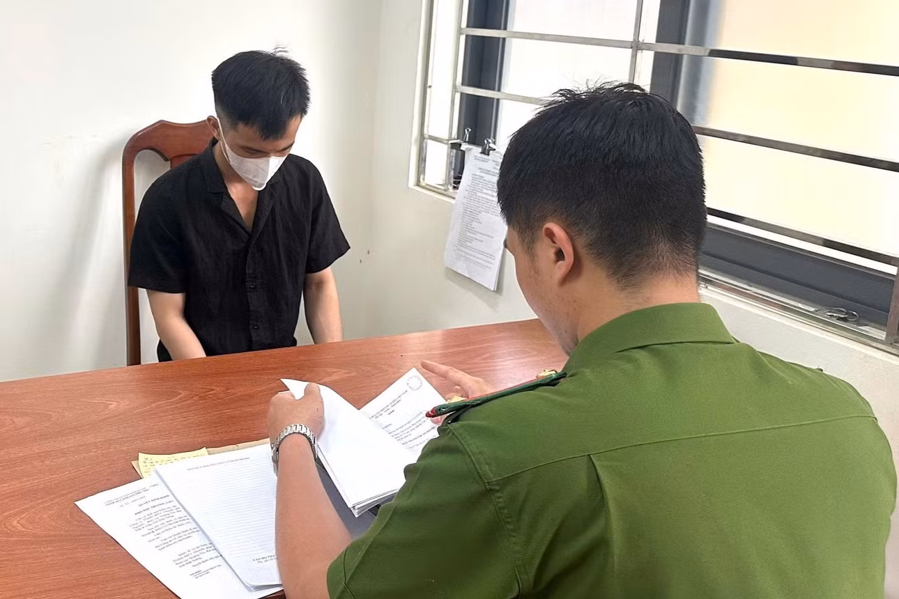 Hồ Thế Bảo tại cơ quan công an. Ảnh: MQ