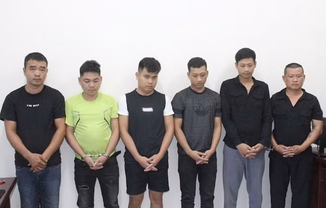 Bắt tạm giam 6 đối tượng lừa đảo chiếm đoạt tài sản dưới hình thức mua bán thép xây dựng. Ảnh: Công an Cẩm Lệ