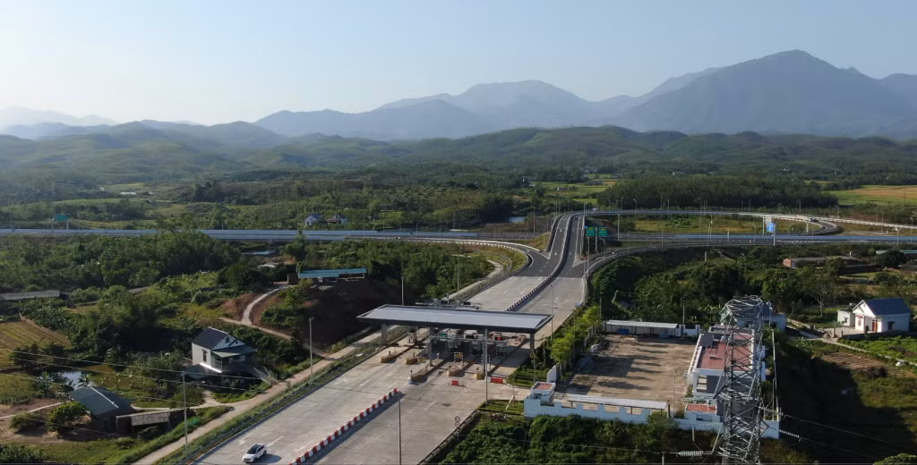 Giao thông thuận lợi là điều kiện để huyện Đầm Hà đẩy mạnh thu hút đầu tư.