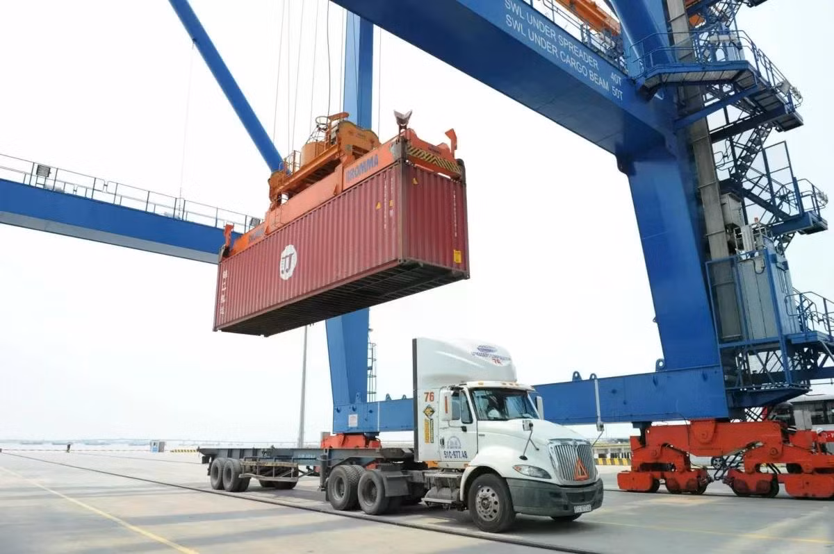 Xuất nhập khẩu hàng hoá đang có tốc độ tăng trưởng tốt (Ảnh: Cấn Dũng)