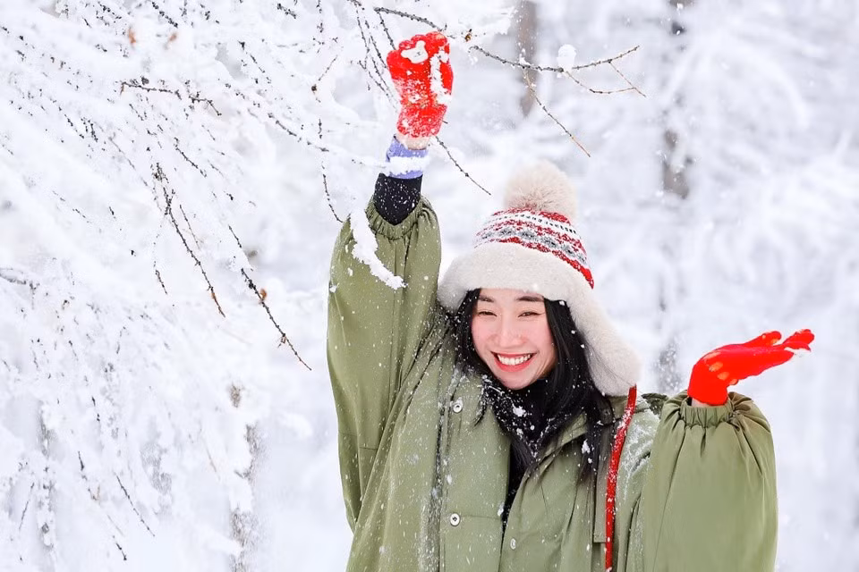 Du khách Việt sẵn sàng chi hàng chục triệu đồng để mang về trải nghiệm đặc biệt cùng băng tuyết. Ảnh: Đặng Thùy Dương.