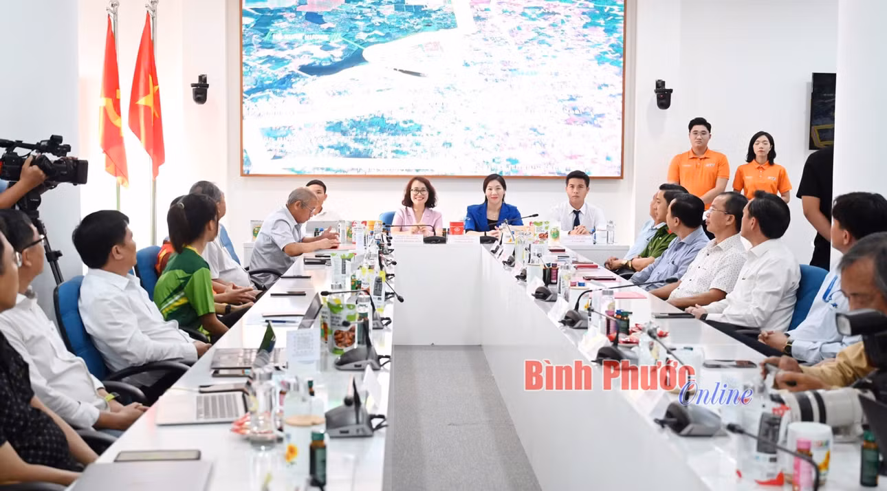 Giải Bình Phước marathon - Trường Tươi Group lần thứ II: Ngắm đường chạy độc đáo của Đồng Xoài xinh đẹp ảnh 1