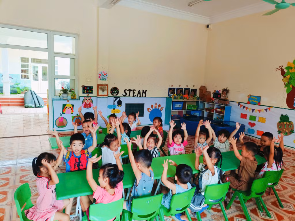 Nhiều trường mầm non của TP Hạ Long hiện vẫn thiếu vị trí Hiệu trưởng và Phó Hiệu trưởng. Trong ảnh: Giờ học tại Trường Mầm non Sơn Dương (xã Sơn Dương)