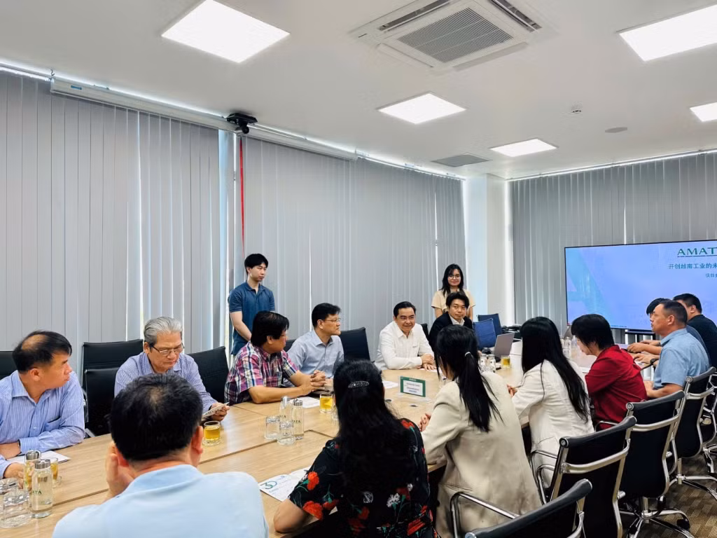 Lãnh đạo Amata City Hạ Long trao đổi, gợi mở về tiềm năng phát triển của KCN Amata City Hạ Long.