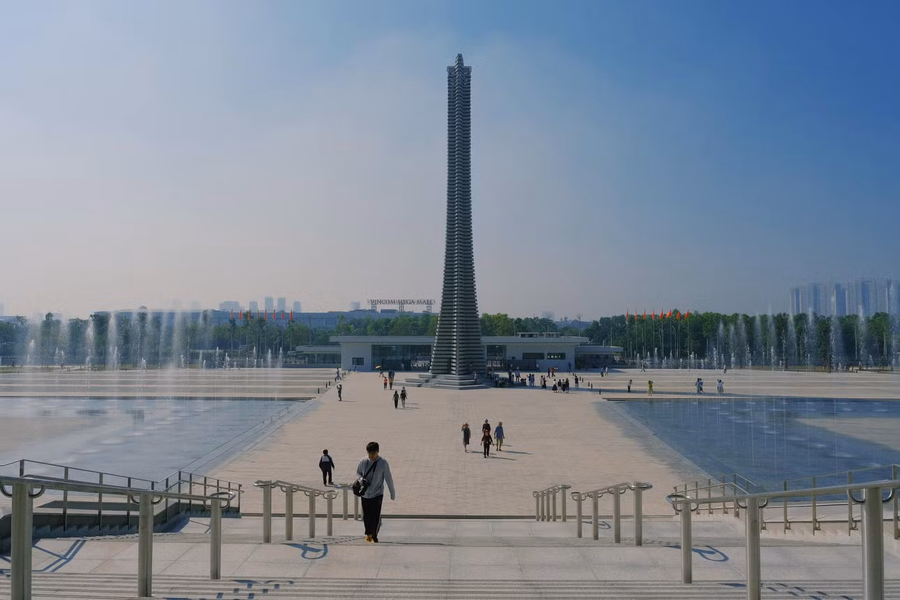 Khu nhà bảo tàng nổi bật với sân trước và tòa tháp Chiến thắng cao 45m, cùng với đó là khối nhà bảo tàng gồm 4 tầng nổi và 1 tầng trệt, diện tích xây dựng 23.198m². Ảnh: Tuyên Parafu