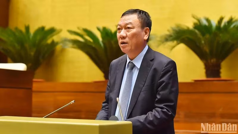 Tổng Thanh tra Chính phủ Đoàn Hồng Phong trình bày Báo cáo về công tác phòng, chống tham nhũng năm 2024. (Ảnh: THỦY NGUYÊN)