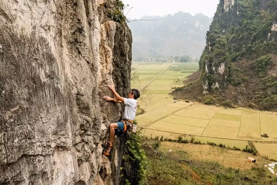 Hữu Lũng (Lạng Sơn) là một trong những điểm leo núi đá nổi tiếng ở Việt Nam. Ảnh: Massimo Cappuccio.
