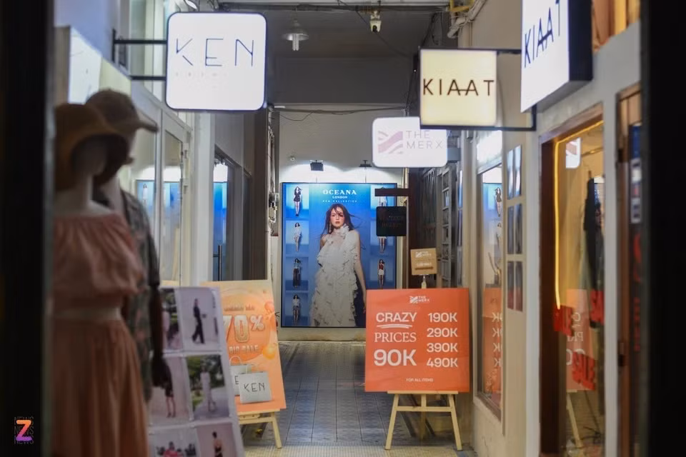 Không còn đến những chợ truyền thống như chợ Bến Thành, Times Square như trước, du khách trẻ có "gu" hơn, ưu tiên "săn lùng" local brand với những thiết kế mới lạ, hợp mốt, được nhiều người nổi tiếng lăng xê. Trong đó, TikTok trở thành ứng dụng chỉ đường, dẫn lối cho khách.