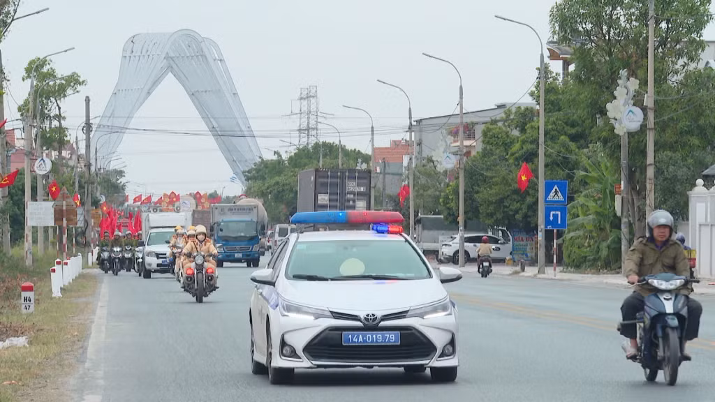 Các lực lượng diễu hành trên địa bàn.