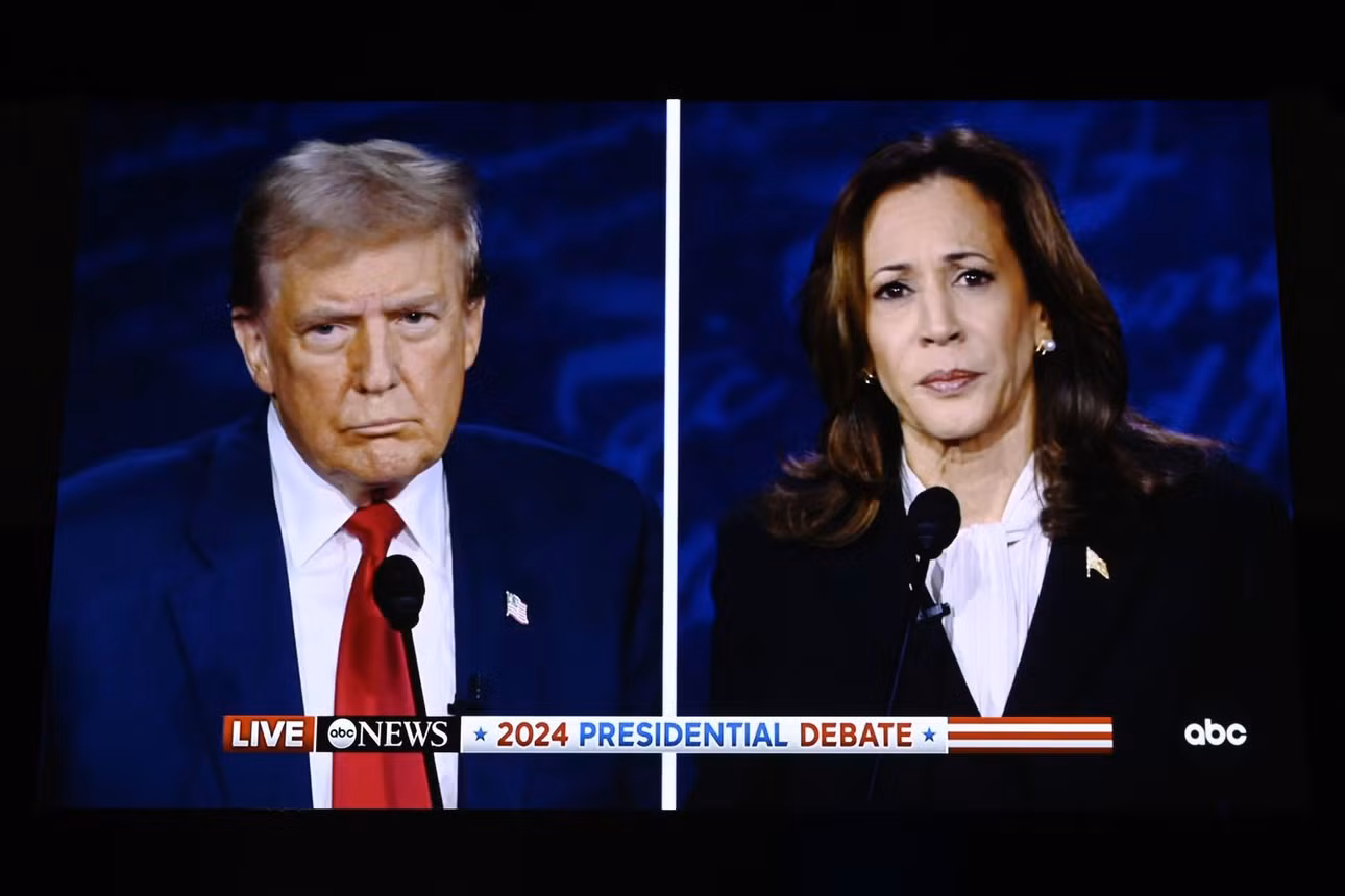 Cựu Tổng thống Mỹ Donald Trump (trái) và Phó Tổng thống Kamala Harris. Ảnh: THX/TTXVN
