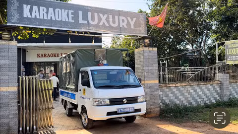 Quán karaoke Luxury