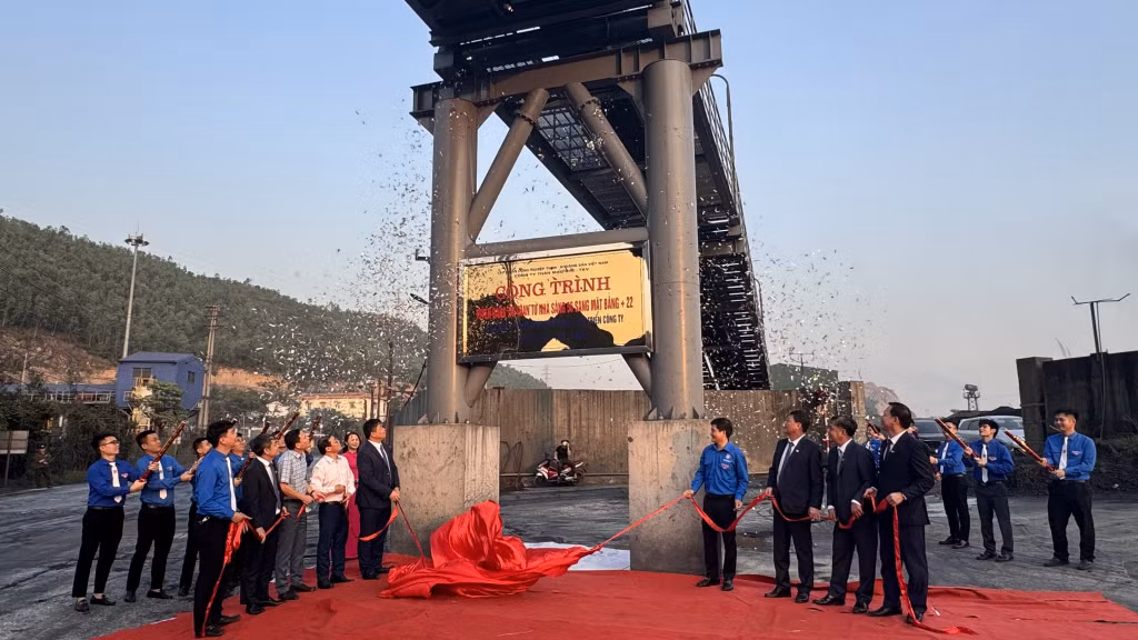 Lễ cắt băng khánh thành