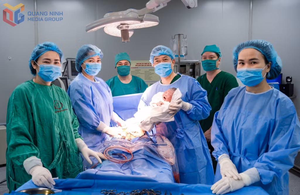 Nhờ phương pháp IVF đã hiện thực hóa ước mơ làm cha mẹ cho nhiều cặp vợ chồng hiếm muộn (Ảnh: Bệnh viện cung cấp).