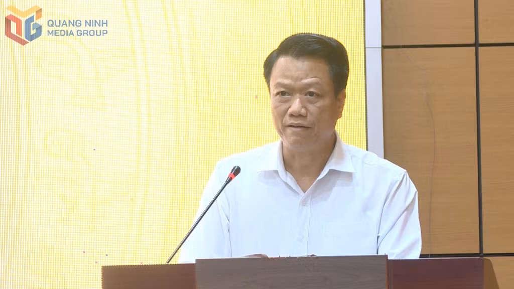 Ông Vũ Quang Trực, Phó Chủ tịch Thường trực Hội đồng An toàn vệ sinh lao động tỉnh phát biểu chỉ đạo tại chương trình đối thoại.