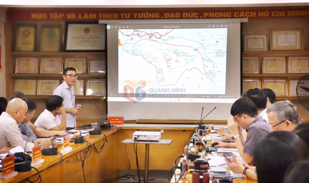 Viên trưởng Viện tài nguyên môi trường chia sẻ các kinh nghiệm trong việc bảo tồn thiên nhiên và đa dạng sinh học của di sản.