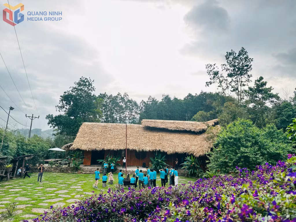 Kỳ Thượng Am Váp Farm (xã Kỳ Thượng) một trong những mô hình du lịch cộng đồng do 2 thanh niên trẻ Lý Tài Ngân và Nguyễn Trung Kiên sáng lập thu hút đông đảo khách du lịch tới trải nghiệm.