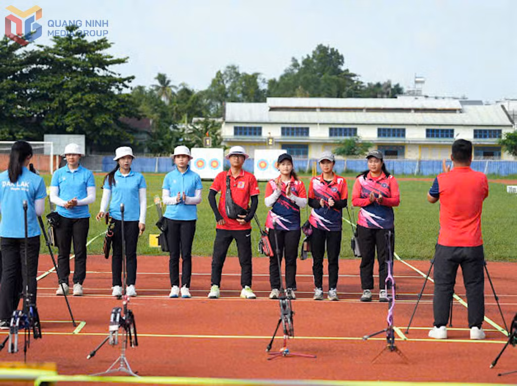 Nhờ sự chuẩn bị chu đáo, các cung thủ Quảng Ninh (áo đỏ, bên phải) lọt vào các trận chung kết các nội dung và giành chiến thắng xuất sắc.