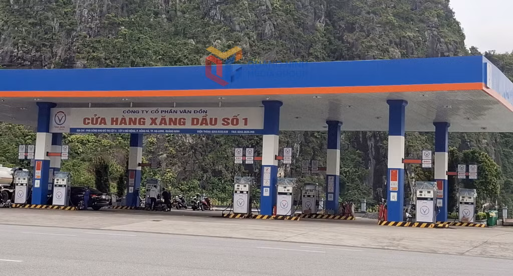 Cửa hàng xăng dầu số 1 thuộc Công ty CP Vân Đồn tại địa bàn Khu phố 6 luôn được mô hình PCCC tự quản phối hợp với nhân viên cây nâng cao công tác phòng ngừa cháy nổ trong quá trình kinh doanh.