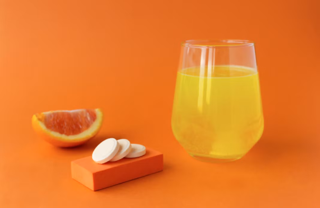 Sử dụng viên sủi vitamin C giúp dễ kiểm soát liều lượng bổ sung mỗi ngày, tuy nhiên không phải lúc nào cơ thể cũng cần bổ sung thêm.