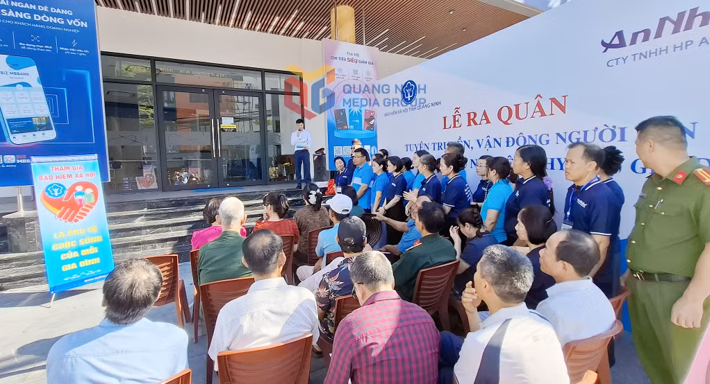Lễ ra quân tuyên truyền, vận động người dân tham gia BHXH tự nguyện, BHYT hộ gia đình tại phường Bãi Cháy.