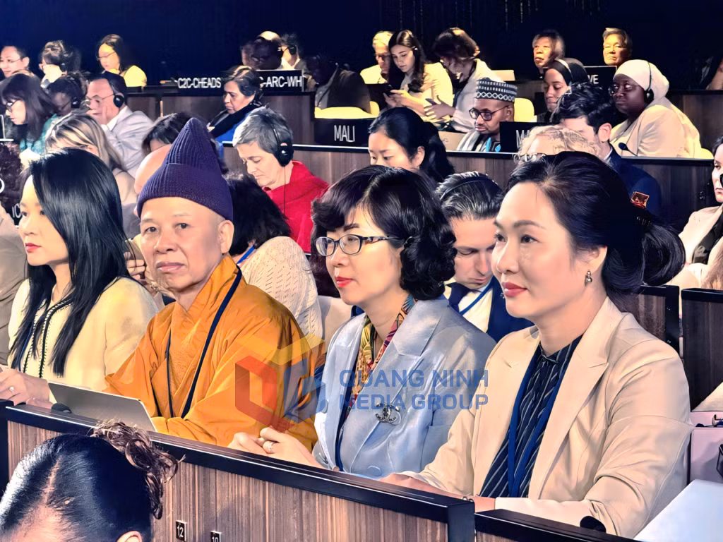 Phái đoàn Quảng Ninh tham dự kỳ họp thứ 47 của Ủy ban Di sản Thế giới (UNESCO) để bảo vệ Hồ sơ Quần thể di tích, danh thắng Yên Tử - Vĩnh Nghiêm - Côn Sơn, Kiếp Bạc là di sản của nhân loại. Ảnh: do đoàn công tác cung cấp