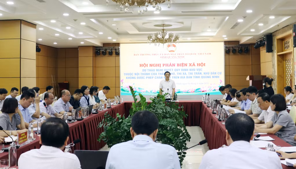 Ủy ban MTTQ tỉnh tổ chức hội nghị phản biện xã hội đối với dự thảo nghị quyết quy định khu vực thuộc nội thành của thành phố, thị xã, thị trấn, khu dân cư không được phép chăn nuôi trên địa bàn tỉnh.
