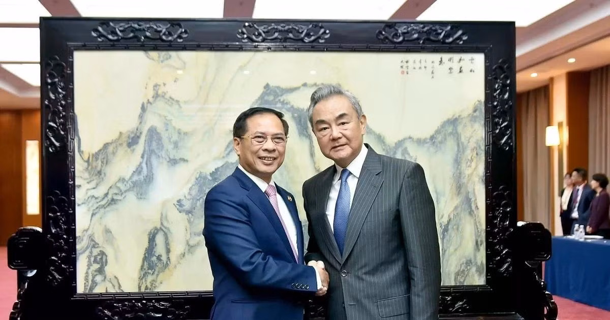 Phó Thủ tướng Bùi Thanh Sơn hội đàm với Bộ trưởng Ngoại giao Trung Quốc. (Ảnh: VOV)