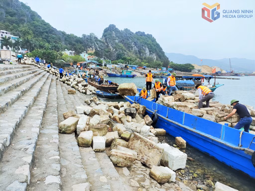 Hàng triệu quả phao xốp đã được các địa phương thu gom, xử lý để trả lại màu xanh cho biển.