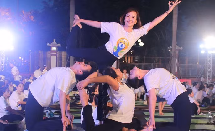 Yoga có thể giúp giảm lo âu, đồng thời giúp thư giãn cả cơ thể và tâm trí - Ảnh minh họa