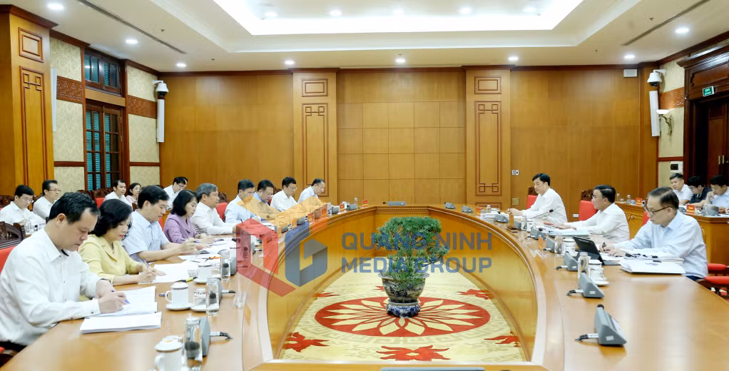 Tổ công tác của Bộ Chính trị, Ban Bí thư làm việc với BTV Tỉnh ủy về chuẩn bị Đại hội Đảng bộ tỉnh lần thứ XVI (8-2025). Ảnh: Thu Chung