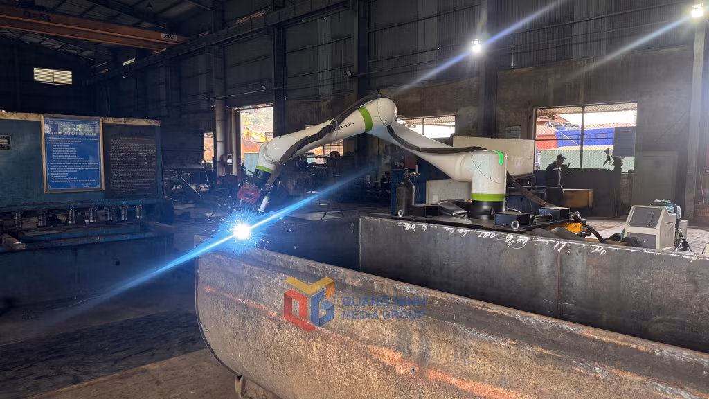 Công ty CP Công nghiệp Ô tô - Vinacomin vừa đưa robot hàn kết cấu thế hệ mới vào sử dụng.