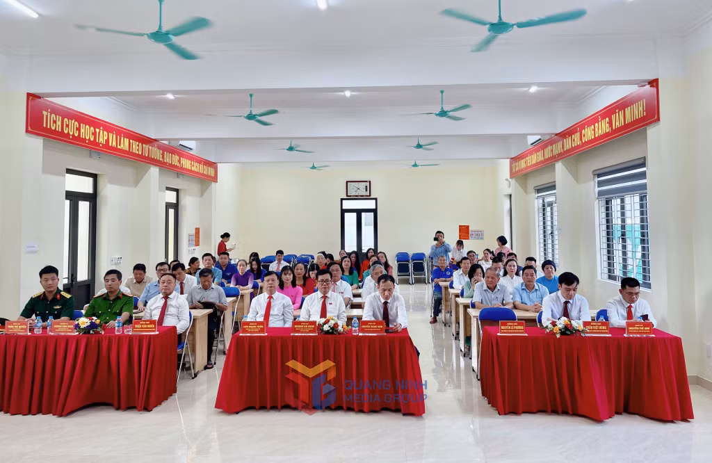 Hội trường tầng 2 của Nhà văn hóa với khoảng 150 chỗ ngồi được đầu tư khang trang.