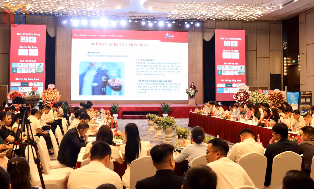 Quang cảnh diễn đàn.