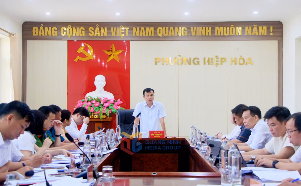 Thường trực Đảng ủy phường Hiệp Hòa tổ chức cuộc họp để thảo luận, cho ý kiến về việc triển khai một số dự án đầu tư công trên địa bàn phường.