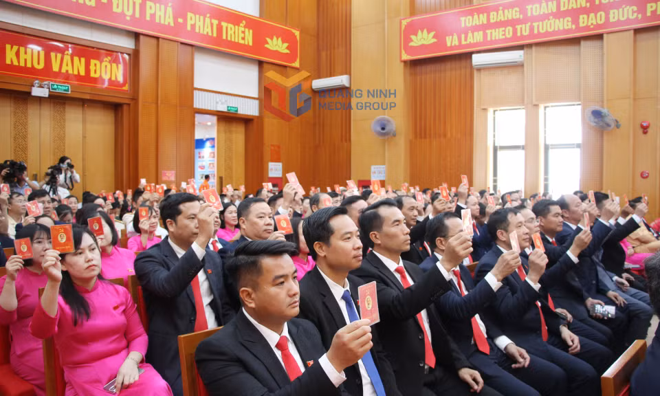 Đại hội biểu quyết thông qua Nghị quyết Đại hội.