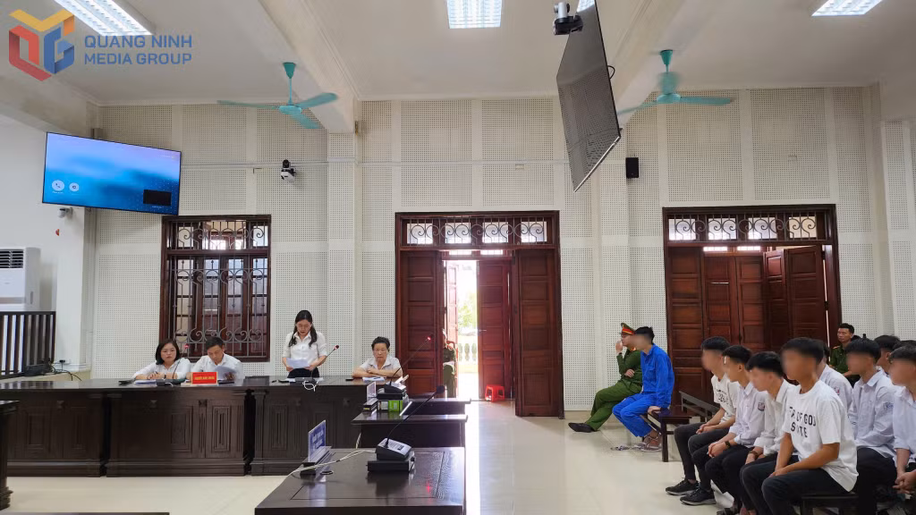 Trợ giúp viên pháp lý, Trung tâm Trợ giúp pháp lý nhà nước tỉnh tham gia tố tụng bào chữa cho các bị cáo trong vụ án hình sự xét xử tại TAND tỉnh (tháng 6/2025).