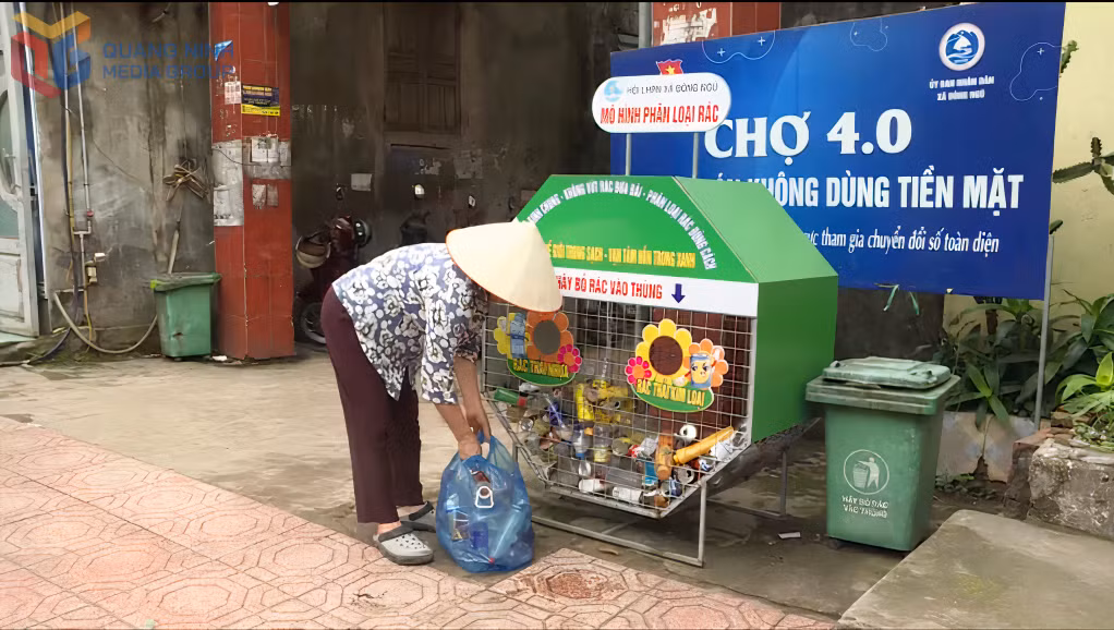 Rác thải nhựa được người dân xã Đông Ngũ bỏ đúng nơi quy định.