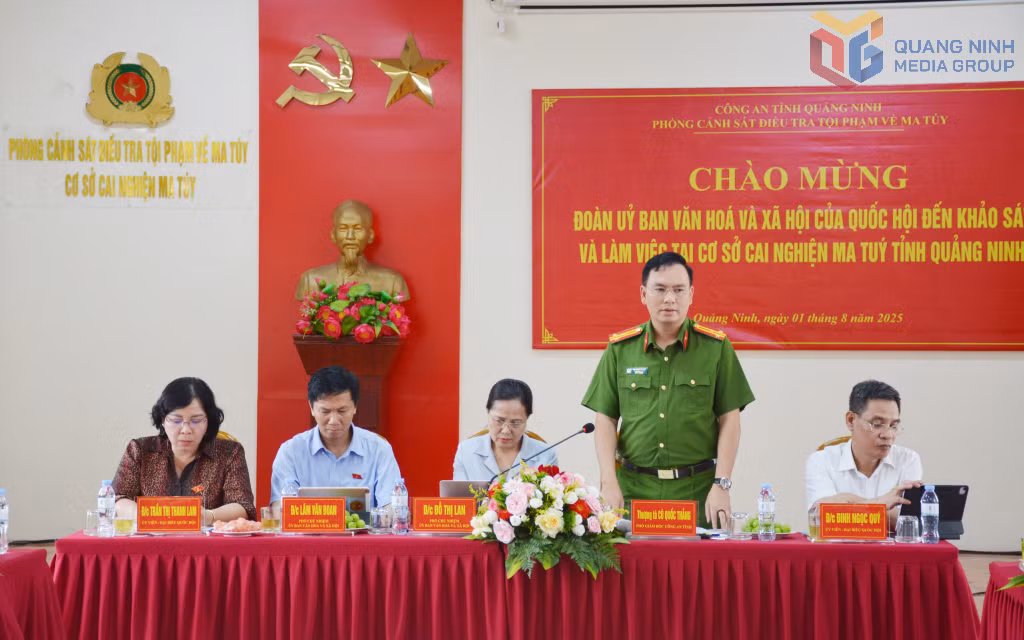Lãnh đạo Công an tỉnh phát biểu tại buổi làm việc.