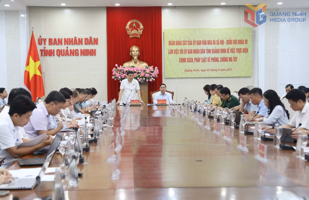 đồng chí Nguyễn Đắc Vinh, Ủy viên Ban Chấp hành Trung ương Đảng, Chủ nhiệm Ủy Ban Văn hoá và xã hội 