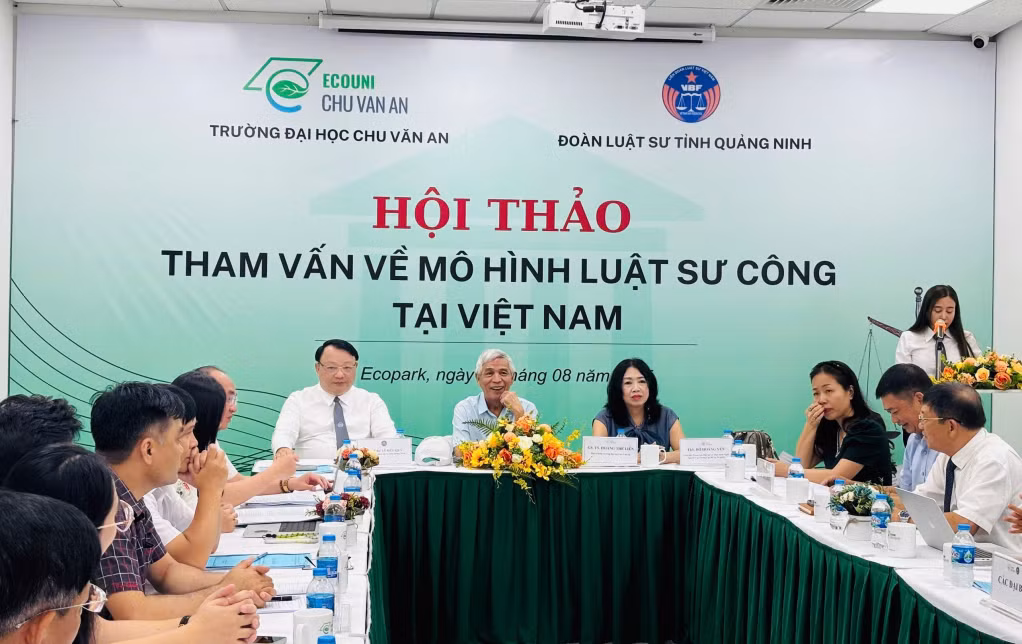 Đoàn luật sư tỉnh phối hợp cùng Trường Đại học Chu Văn An tổ chức hội thảo Tham vấn về mô hình luật sư công tại Việt Nam. Ảnh: Đơn vị cung cấp
