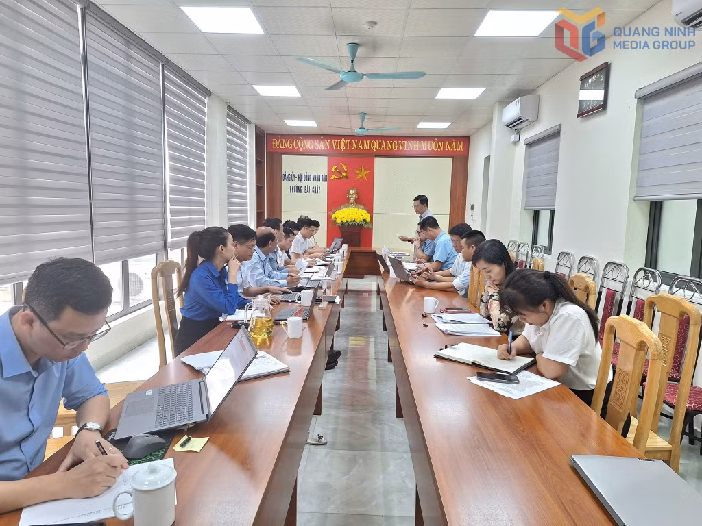 Quang cảnh buổi làm việc.