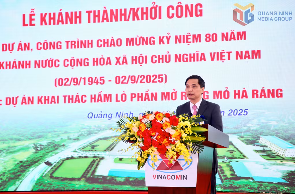 Đồng chí Vũ Văn Diện, Phó Chủ tịch Thường trực UBND tỉnh phát biểu tại buổi lễ.
