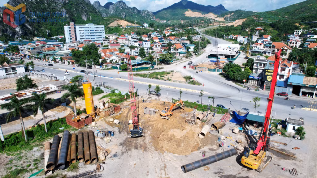 Dây chuyền khoan cọc khoan nhồi hiện đại được đưa về công trường thi công bù tiến độ tuyến nhánh số 2, nút giao khác mức với QL18