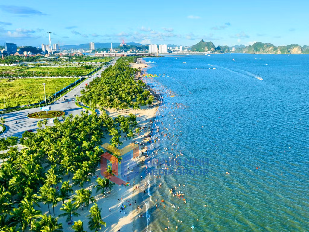 Bãi tắm Bãi Cháy (8-2025). Ảnh: Thanh Hải
