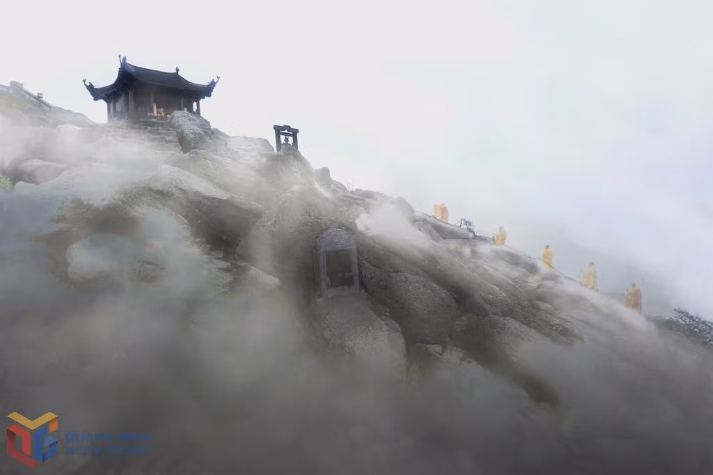 Sương sớm chùa Đồng.