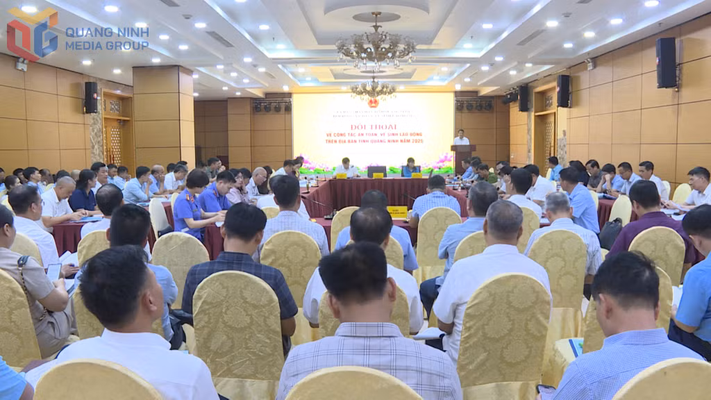 Quang cảnh chương trình đối thoại.